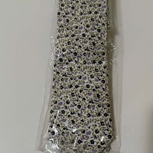 Stylish Men's Tie Set - Blue, Red, and Floral - Picture 4 of 6